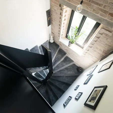 La Pietra *